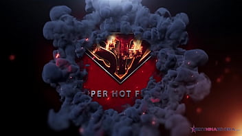 Темнокожая шлюха Нина Ривера играет со своей новой игрушкой под рождественской елкой