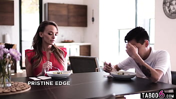MILF stepmom Pristine Edge 教える stepson いくつかの マナー で a 別の方法