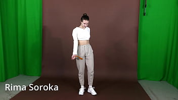 セクシーな体操選手ソロカ・リマから最高のターンオン