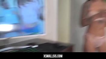 XsmallSis - ペイズリー・ペイジがいたずらなことをしてオンラインに投稿
