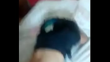 クラウンと、彼女が毎日望んでいるそのクラウンと一緒にいるためだけに学校を早退する
