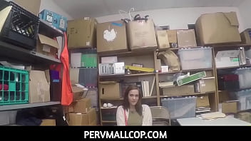 PervMallCop - ラティーナの若い女性が盗みをキャッチし、ストリップを依頼されました - ペニー・バーバー、セリーナ・サントス