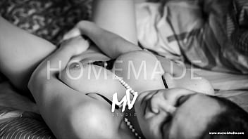 MarVal - 美しい巨乳熟女と美しい足からの POV 足コキ。ローリーン・レッド & ヴァリ・サヴェージ