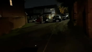 クラッキーはお尻とおしっこに指を突っ込むためにタバコを勧められる
