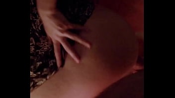 大きなお尻を持つ義理の妹はクリスマスに私を誘惑し、私が絶頂するまでセックスします