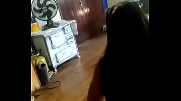 セクシーな若い女の子---いつもおじさんとセックスするのが大好きで、午後になるとおじさんと一緒に料理をしに来ます。