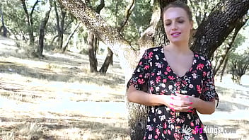 Lara Cruz が NAKED DATES を試す: この女の子は愛と GOOD SEX を見つけたい!