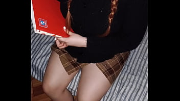 私の義理の妹はとても金持ちでエッチな女子高生で、両親は私に彼女を授業に連れて行くように頼んだ。 自家製のビデオ