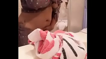 一个巨乳大学女友的视频被泄露
