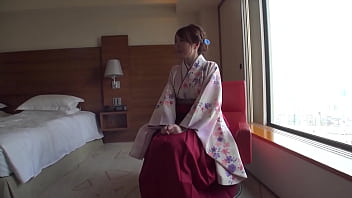 卒業式ナンパ 01 in 新宿 おま○こビチョビチョ袴美女あいかさん 乱れた袴の着衣セックス最高！騎乗位では自ら腰を振って僕のおち○ぽを咥えこんでいるおま○こをこちらに見せてくる姿がエロすぎる https://bit.ly/3GQts7c