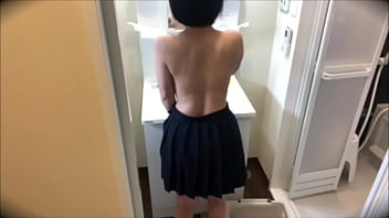 友達の家に泊まりに行って朝起きて顔洗おうと思ったら友達のいも◯との着替えをみてしまいムラムラして後ろからハグしたらノリ気だったので手マン・クンニ・フェラ・バックしてやった。