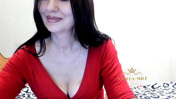 拥有巨大乳晕的美丽乳乳熟女需要年轻种的关怀和关爱 / Angela-MILF