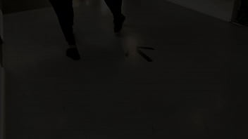 パブリック フラッシュ - ショッピング センターで遠隔操作のおもちゃを使って女性の潮吹きオーガズム - 先生のオマンコをラッシュでコントロール - MissCreamy