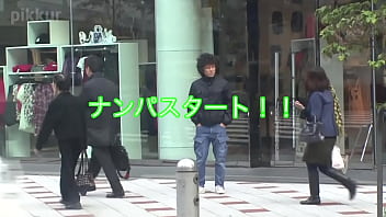 日本人素人ギャル、ミクをナンパして車に連れ込みおまんこチェック！まんこにティッシュの粕がついているところがいいね