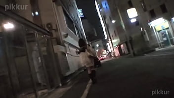 ギャルをナンパしてホテルに連れ込んで脚を広げさせ電マでオナニーさせる。