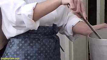 毛深い熟女の初めての巨根セックス