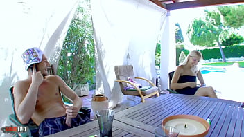 貧乳の美しい細いフランス人ブロンドがレオとセックスするアリシア・フロール