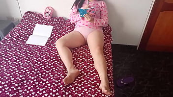 xxx desi 私の日記の願いを叶えてください: 私は彼女のかわいい濡れたパンティーを見て私の精液で満たした後、私のおいしい女の子を性交しました、私たちは危うく捕まりそうになりました