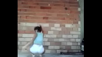 官能的なファンクを踊る