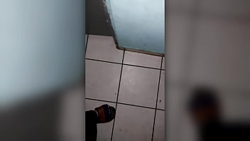 勉强合法的继女由她的继父照顾，变态操她 - 不，请不要让我和我 18 岁的继父单独相处