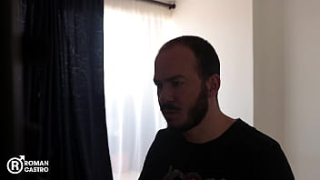 我的虚拟助手栩栩如生地给了我一个大操。叶尼弗·查孔和罗曼·卡斯特罗