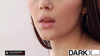 曲がりくねったラティーナは、大規模なBBCによって分析を非難しました - Valentina Nappi - DarkX