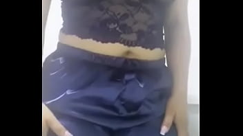 セクシーな透明なランジェリーを着た巨乳熟女