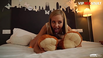ティナ・ケイが変態ハンガリー人ビッチ・シシリアに参加してハードコアファック-VIP SEX VAULT