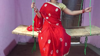 भाभी लाल साड़ी पहनकर झूला पर बैठकर कमाल की लग रही है आज तो चोदूंगा