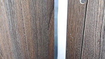 彼女が私のコックを吸うことができるように、私は継母がシャワーを浴びているのを中断します。ハメ撮り