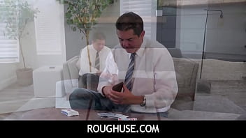 RoughUse-Airbnb を無料で利用できるため、休暇が人気を博しています- Chloe Surreal