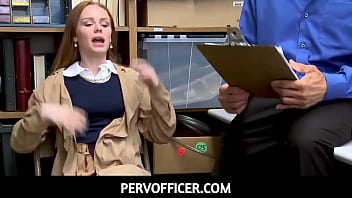 PervOfficer - милая рыжая сосет огромный член