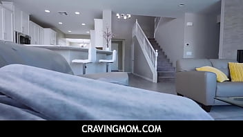 CravingMom - 素晴らしい巨乳のエミリー・アディソンがチンポをしゃぶって騎乗する欲求不満の継母