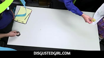 DisgustedGirl - 5人の役員に犯された若い小さなブロンドの若い女性の万引きギャング - Minxx Marley