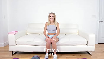 FIT18 - Emma Bugg - POVキャスティングヨガパンツの超かわいい小さな新人