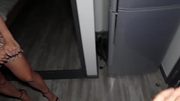 ナイトクラブの見ず知らずの男とのテレフォンセックスを撮影！