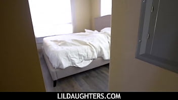 LilDaughters - ラテン系の若い女性の継娘ヴァネッサ・スカイ家族が継父に犯されるハメ撮り
