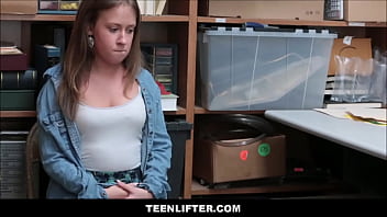 TeenLifter - 恥ずかしがり屋のティーンエイジャーが万引きストリップを捕まえ、警官に捜索され犯された - ブルック・ブリス、ライアン・マクレーン