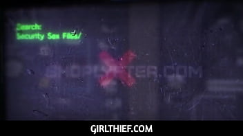GirlThief - 万引き犯は、彼女が盗撮して警備員と性交することに同意すれば釈放される - Jada Doll