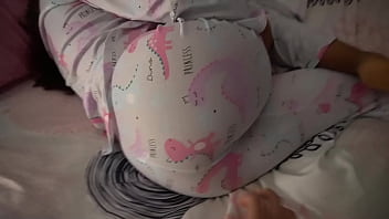 对不起，继姐，但你看起来太性感了，我忍不住想抚摸你，操你紧致的小穴