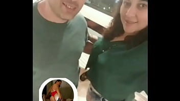 私の美しい妻は私のチンポを楽しんでいます