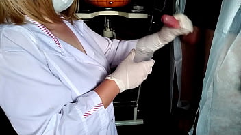 ホットぽっちゃり看護師は私にこれ以上中出ししないように頼んだ
