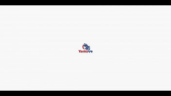 Рыжая милфа из Yanks Carmen December мастурбирует