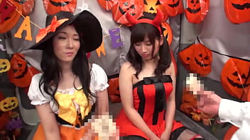 【ハロウィンナンパ！浮かれた素人大収穫！】めい(21)&るみ(21)仕事抜けてきたアパレル店員たちをナンパし車内に連れ込み大乱行！お互い恥ずかしがりながらもパンツはびしょ濡れ！？簡単に脱いじゃうのはハロウィンマジックか？Let's4P！