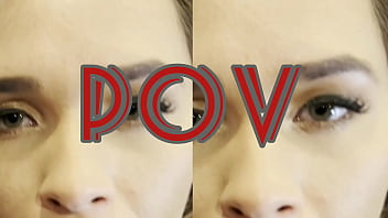 私のロシアの妻は私にロシアのガールフレンドを連れて来て、私を二重のフェラチオPOVにします