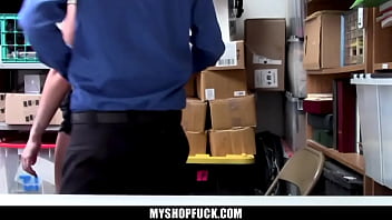 彼女の自由を懇願するホットブロンドの万引き犯-Myshopfuck