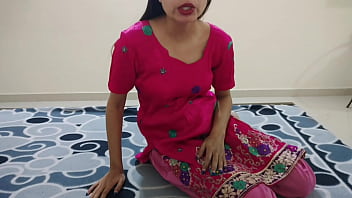 私が楽しんでいて大きなチンポが必要なときに、私の個人的な部屋のドアの中を見ている配達員 |音声付きヒンディー語セックス |サーラバビ6