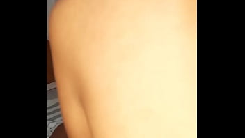 私の隣人は休んでいる間にセックスをしたい、そして彼女はそれの上にいるのが好きです。騎乗位