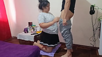 entro al cuarto de mi hermanatra y la pongo aq me chupe toda la polla por que yo se que ella le encanta tenerla en su boca toda mi leche ella es la mejor haciendo lo que hace follamos como locos mientra estamos solos