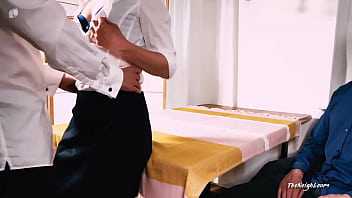 見知らぬ人がホットワイフとセックスした後、夫は精液を食べる